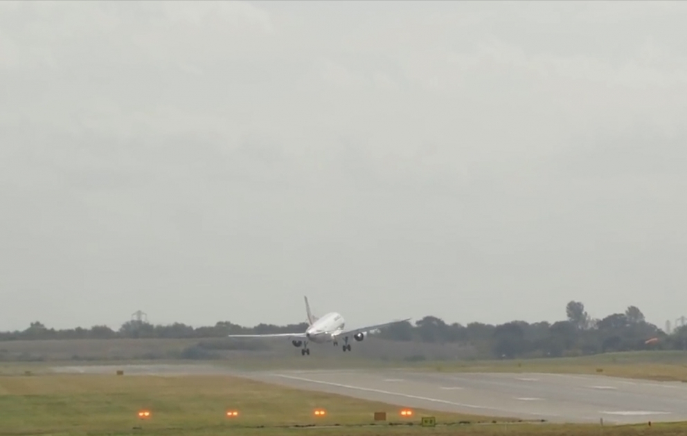 Pilot təyyarəni qəzadan xilas etdi