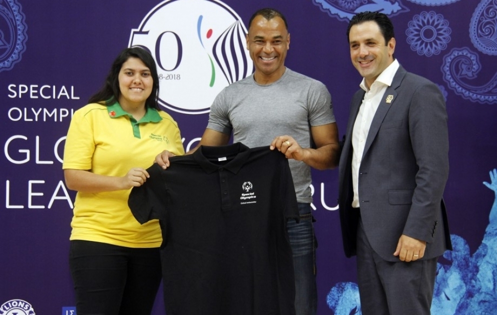 Futbolçu Kafu və Xüsusi Olimpiya Hərəkatı Bakıda əməkdaşlıq sənədi imzalayıblar
