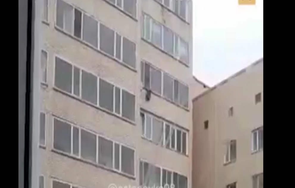 10-cu mərtəbədən yıxılan uşağı göydə tutdu