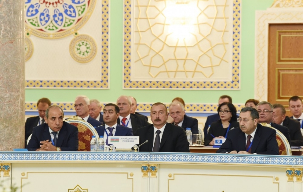 Sitzung des Staatschefsrates von GUS-Staaten im erweiterten Format 
Präsident Ilham Aliyev nimmt an Sitzung teil
