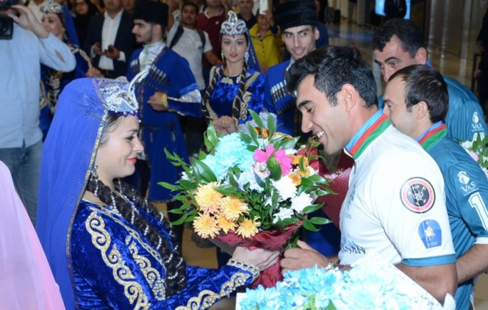 Polo üzrə Avropa çempionatında ikinci yeri tutan Azərbaycan milli komandası Vətənə qayıdıb