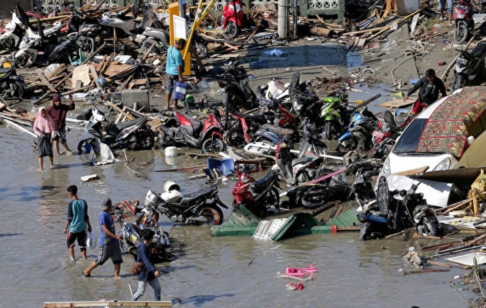 The death toll from an earthquake and tsunami on the Indonesian island of Sulawesi rose to nearly 1,400 on Tuesday