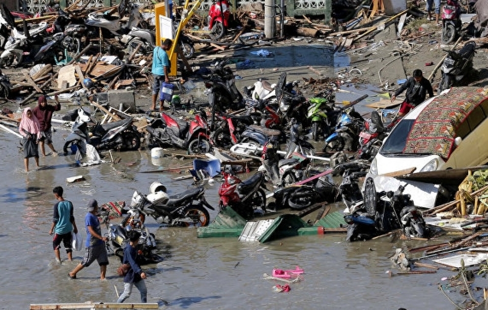 Le bilan de la catastrophe qui a ravagé la côte occidentale des Célèbes vendredi dépasse désormais les 1400 mort
