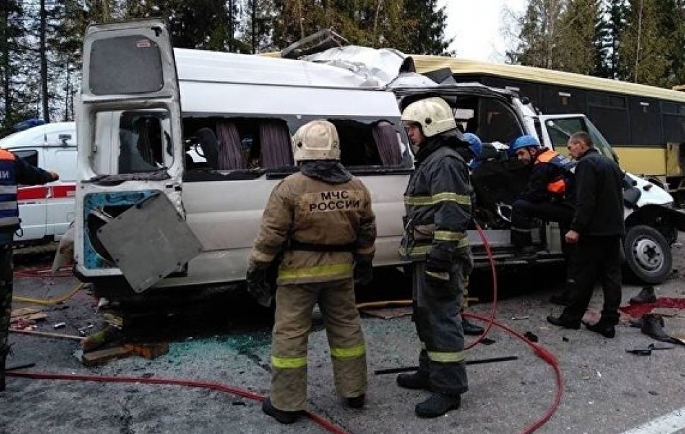 Au moins 13 morts dans une collision d’un bus et avec un taxi à Tver