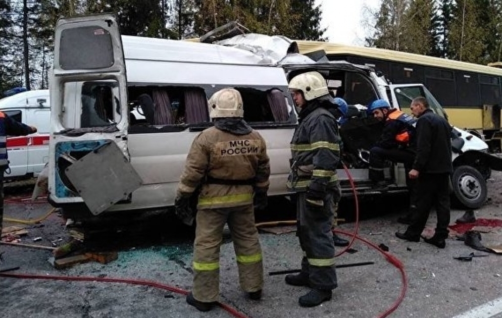 In Tver kollidiert Minibus mit Linienbus: Mindestens 13 Tote