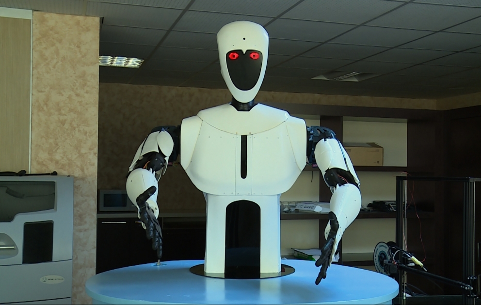 Azerbaijani programmers develop first robot that speaks Azerbaijani