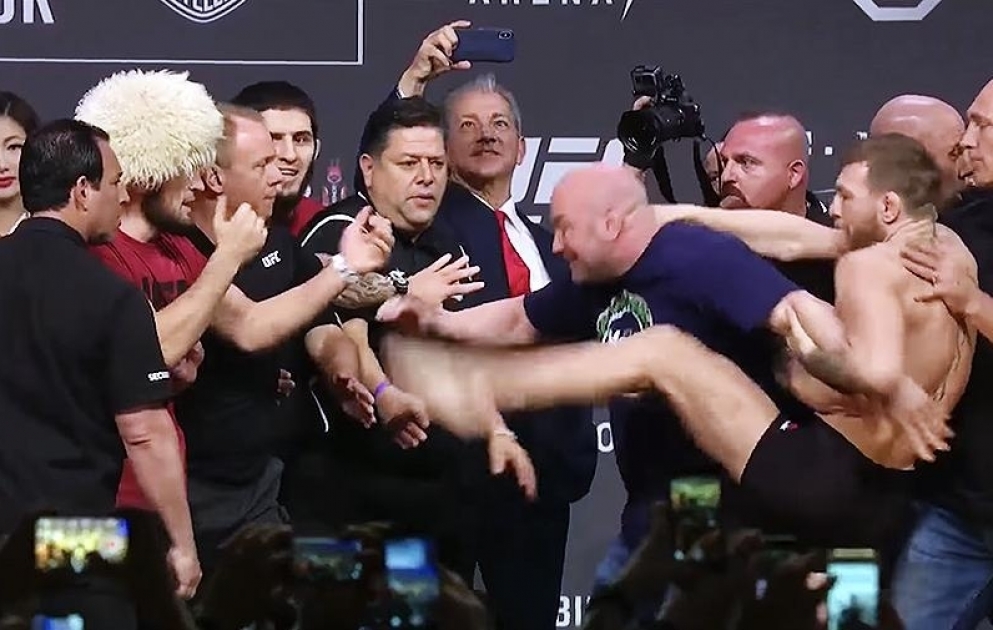 "UFC 229" iştirakçılarının çəkiölçmə mərasimində gərginlik   

Makqreqor Nurməhəmmədovu vurmaq istədi