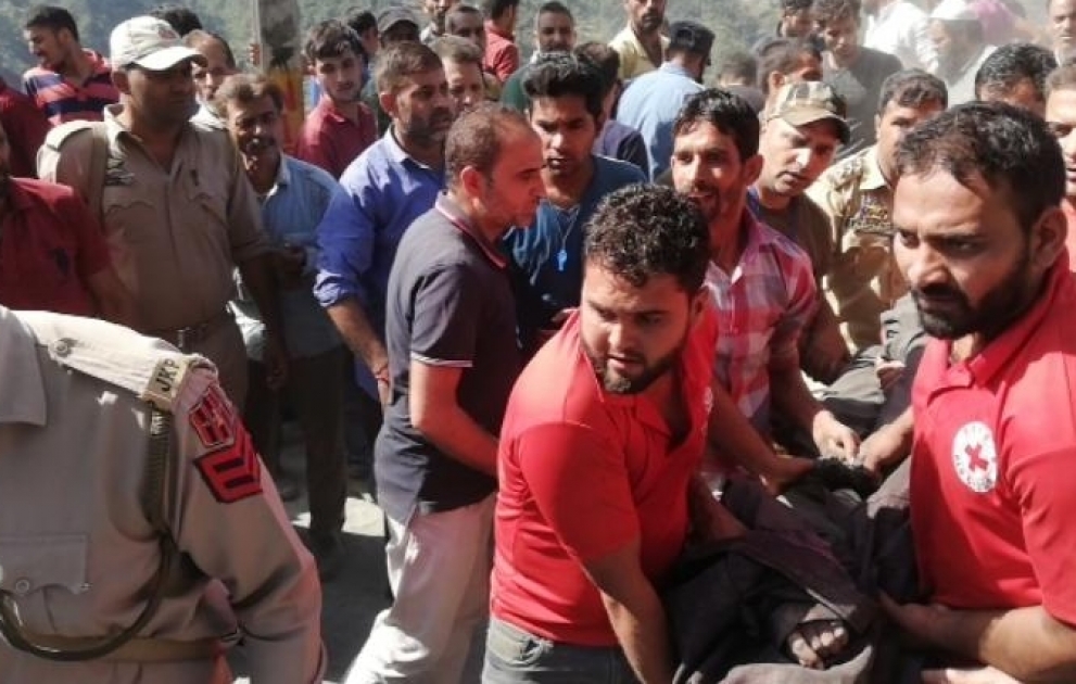 15 killed as overcrowded minibus falls into gorge in Kashmir