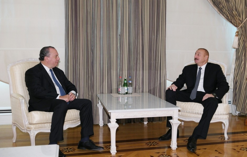 Prezident İlham Əliyev ABŞ Etnik Anlaşma Fondunun prezidentini qəbul edib