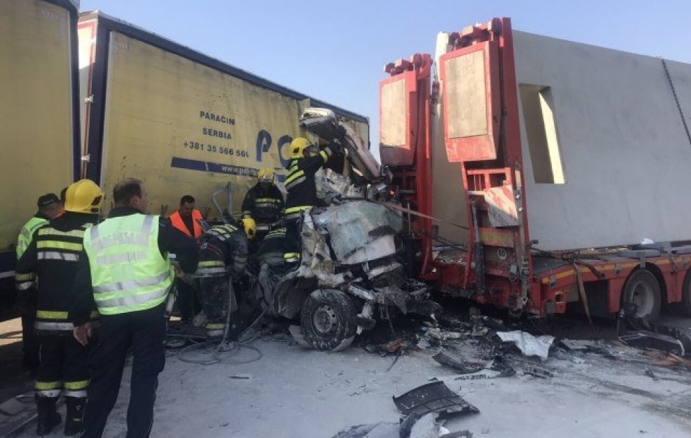 Multi-vehicle crashes on Serbian highway kill 6, injure 27