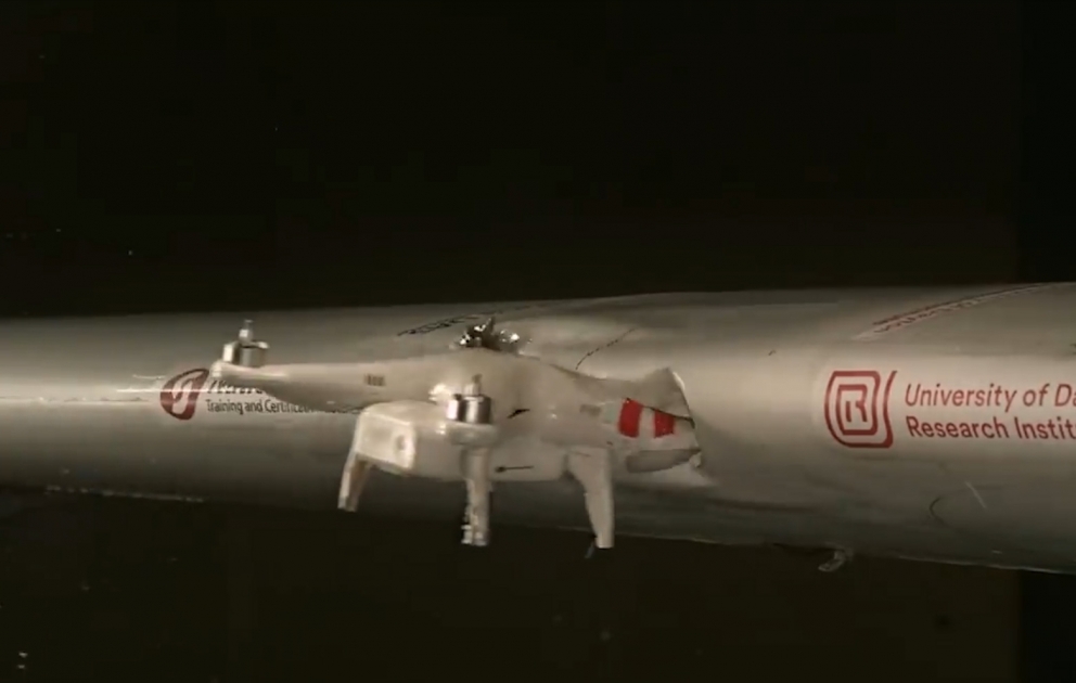 Wenn Flugzeug mit Drohne kollidiert