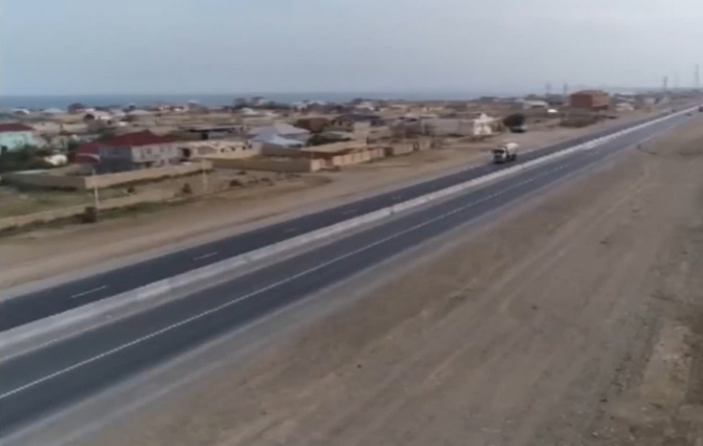 Le président de la République prend connaissance de l’avancement de la construction de l’autoroute payante Bakou-Gouba-frontière avec la Russie