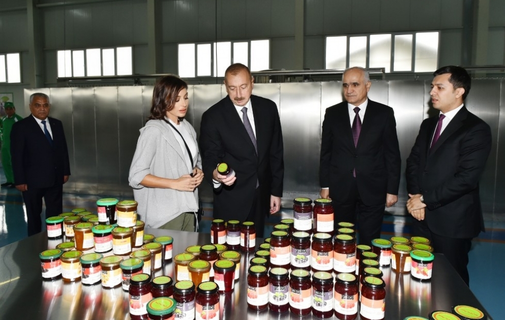 Prezident İlham Əliyev “Qubaekoaqrar” MMC-nin kənd təsərrüfatı mallarının istehsalı zavodunun açılışında iştirak edib