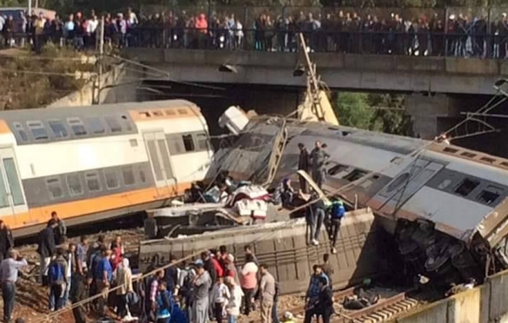 10 человек погибли, 90 пострадали в результате крушения поезда в Марокко