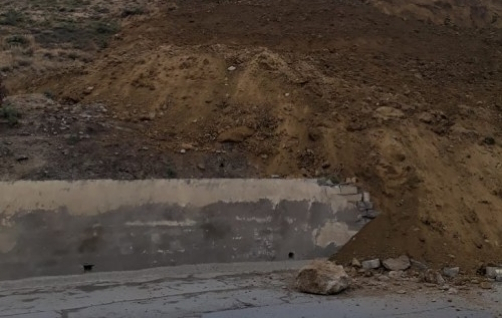 Badamdar sürüşmə sahəsində xırda uçqunlar və torpaq qopmaları baş verir