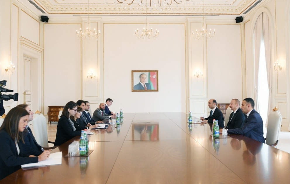 Staatspräsident Ilham Aliyev empfängt Delegation um italienische Senatspräsidentin