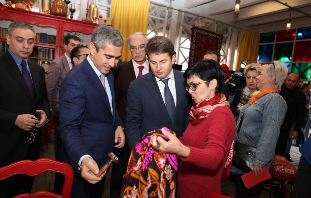 Heydər Əliyev Fondunun təşkilatçılığı ilə Moskvada “Azərbaycanın payız sovqatları” adlı şəhərcik açılıb