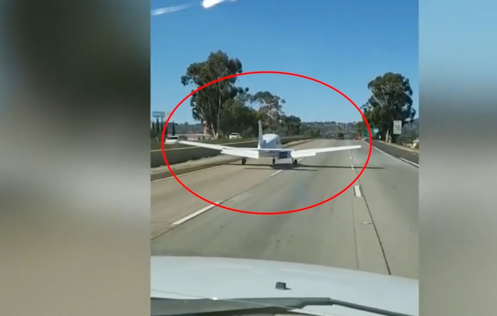 Flugzeug musste auf Autobahn notlanden