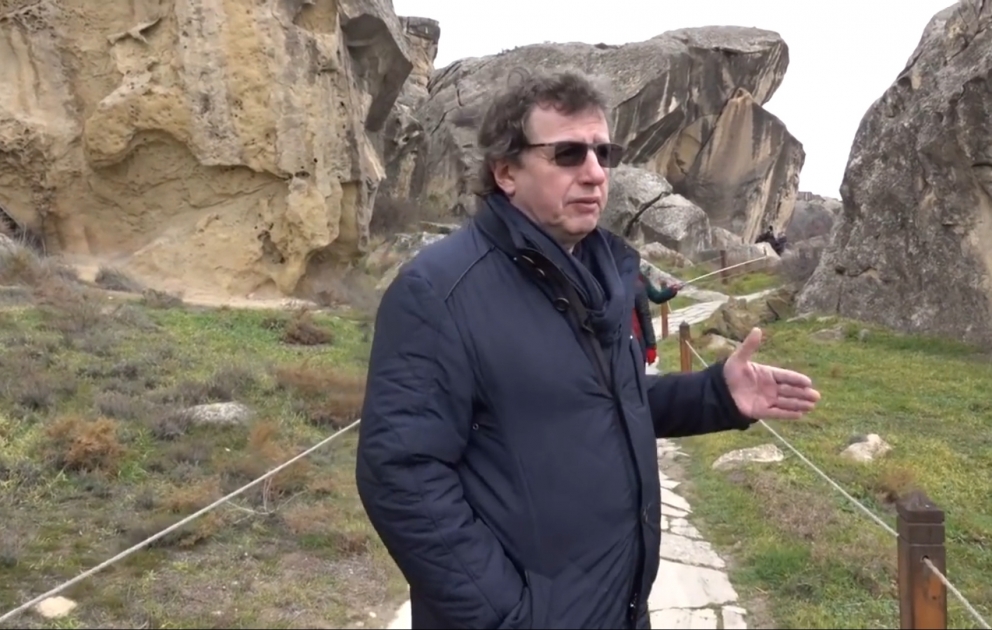 Tanınmış Rusiya aparıcısı Qobustan haqqında videosüjet hazırlayıb