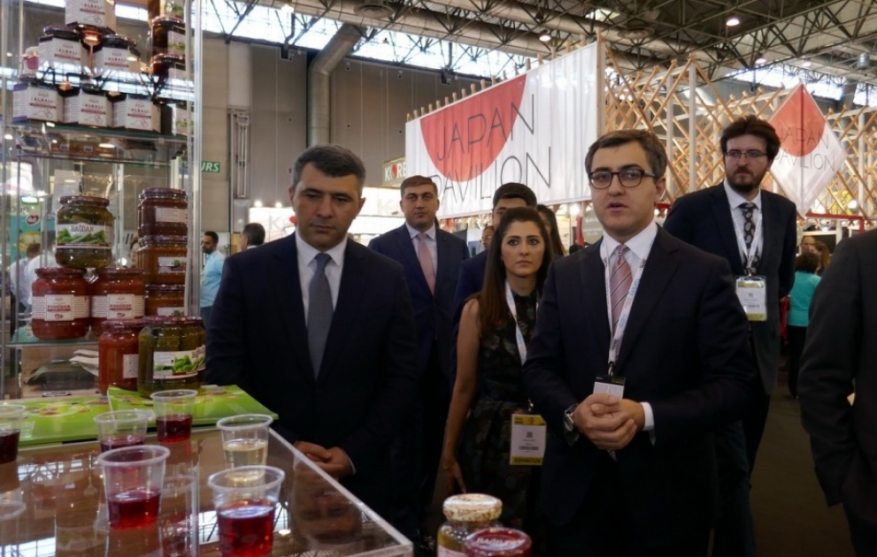 Azərbaycan kənd təsərrüfatı naziri Sial Paris sərgisində “Made in Azerbaijan” pavilyonunu ziyarət edib