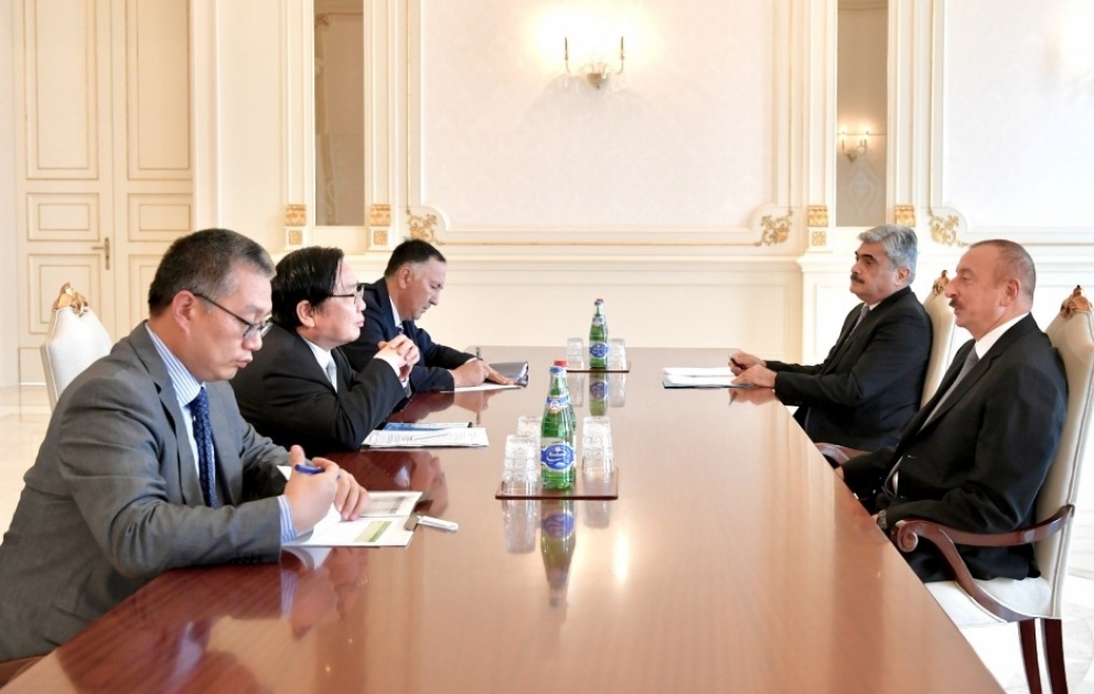Le président Ilham Aliyev reçoit le vice-président de la Banque asiatique de développement