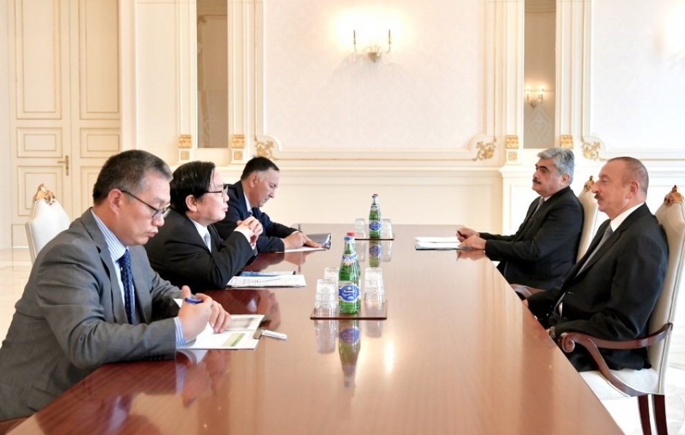 Präsident Ilham Aliyev empfängt AsEB-Vizepräsidenten