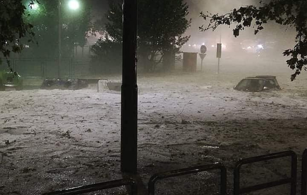 Fortes pluies à Rome: rues et métros inondés