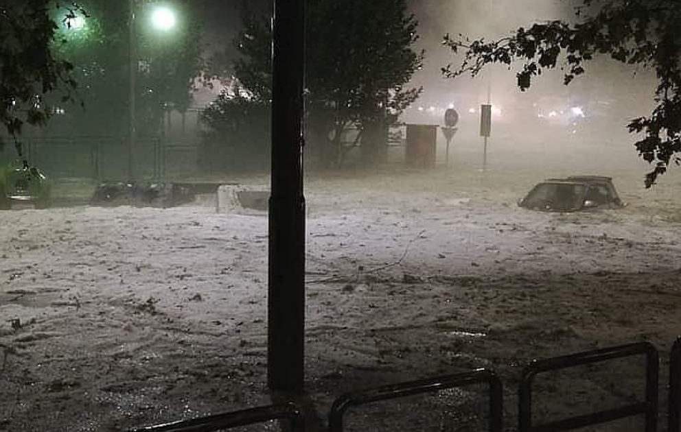 Heavy rains in Rome: streets and metro stations flooded