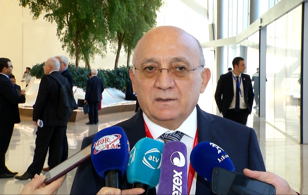 Azərbaycan humanitar məsələlərin müzakirə məkanına çevrilib