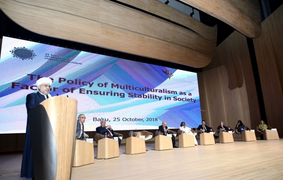 Forumun işçi sessiyasında “Multikulturalizm siyasəti cəmiyyətdə sabitliyin təminatı amili kimi” mövzusu müzakirə olunub