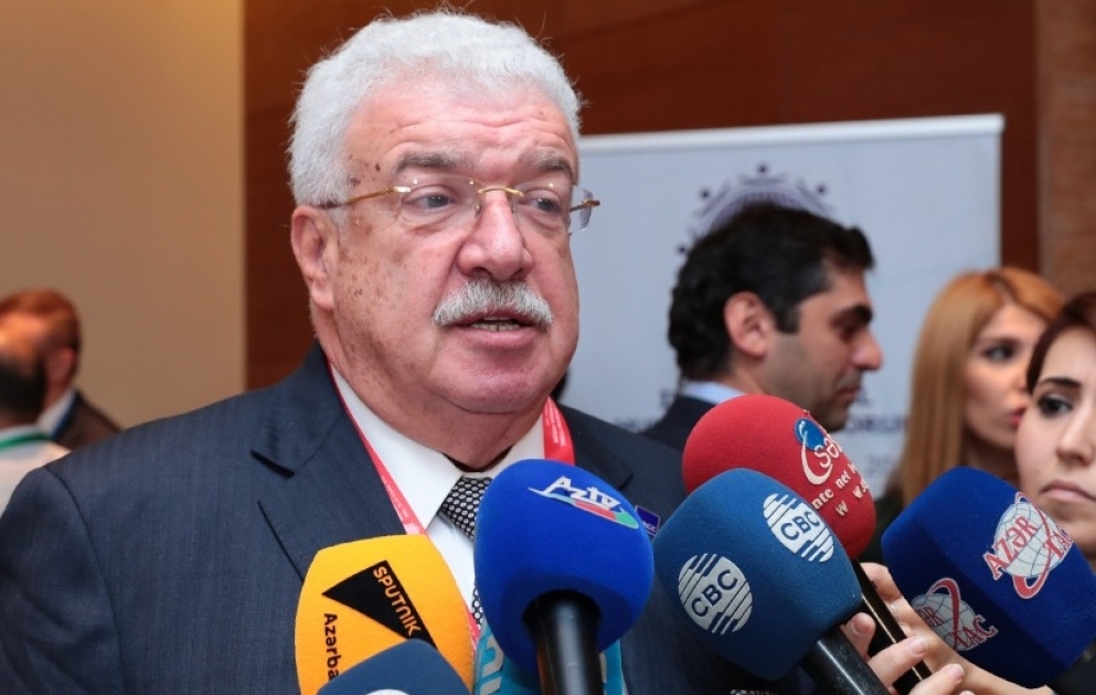 Mixail Qusman: Peşəkar jurnalistlər yalan informasiyanın qarşısını almaq üçün onlardan asılı olan hər şeyi etməlidirlər