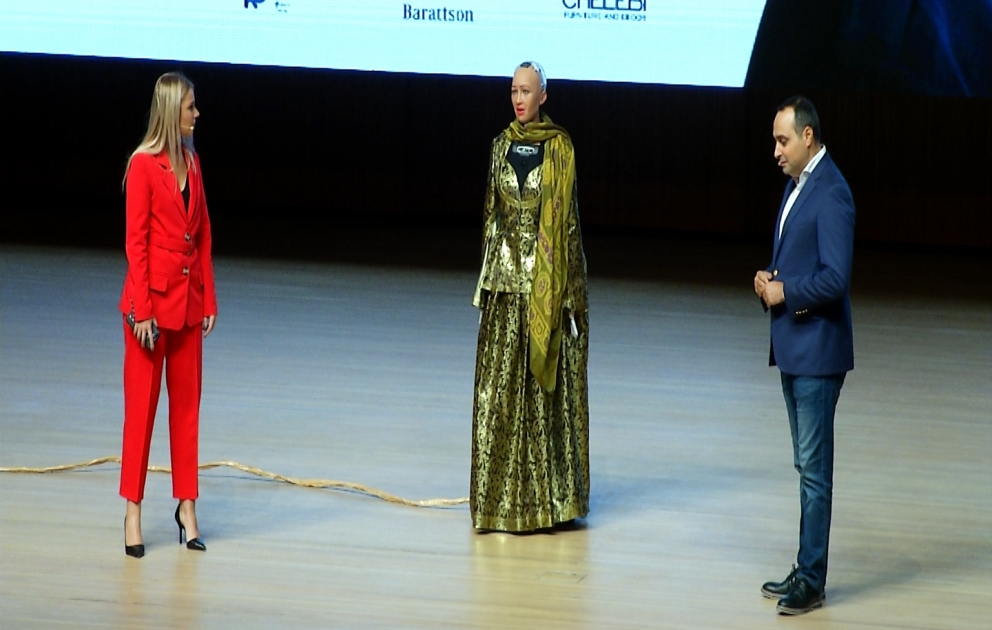 Робот София выступила на Global Influenser Day в Баку