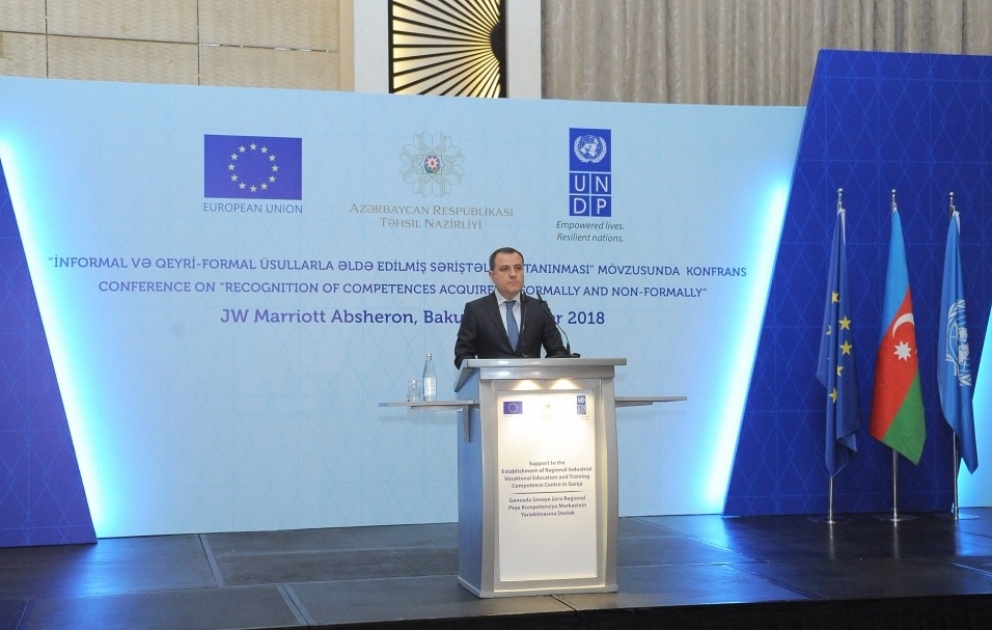 "İnformal və qeyri-formal üsullarla əldə edilmiş səriştələrin tanınması" mövzusunda müzakirələr aparılır