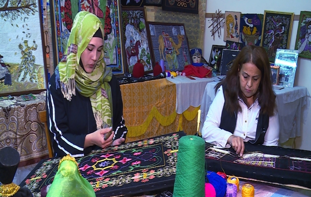 Qazaxıstanlı xanım dilimizi də öyrənib, təkəlduz sənətini də yaşadır -  Şəkidən REPORTAJ