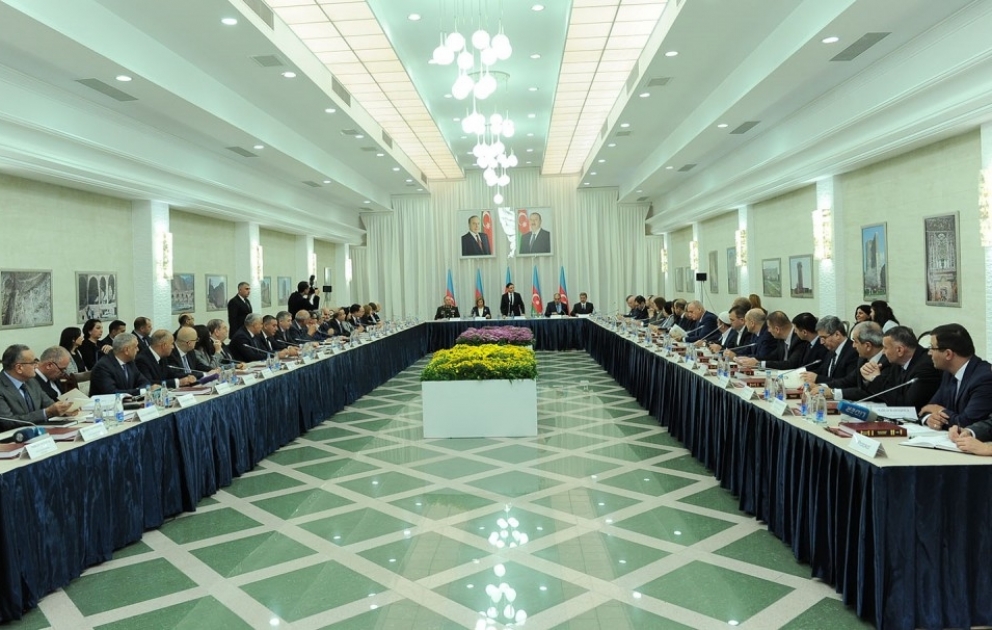 Əsir və itkin düşmüş, girov götürülmüş vətəndaşlarla əlaqədar Dövlət Komissiyasının fəaliyyətinin 25 illiyinə həsr olunmuş iclası keçirilib