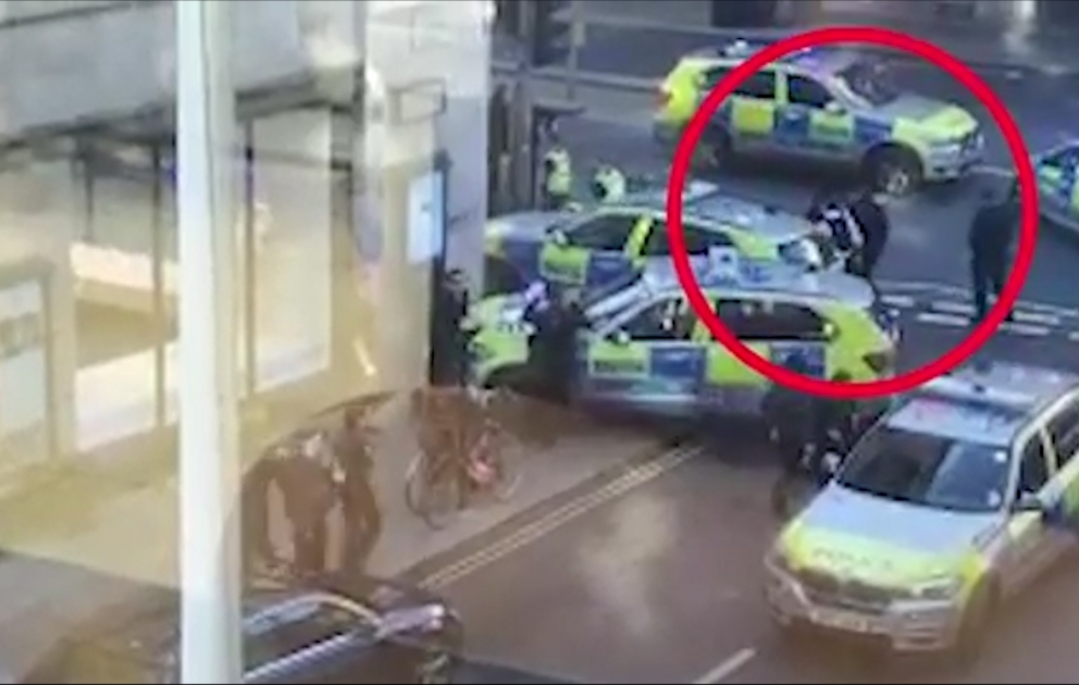 Naməlum şəxs “Sony” şirkətinin Londondakı ofisində iki nəfəri bıçaqla yaralayıb