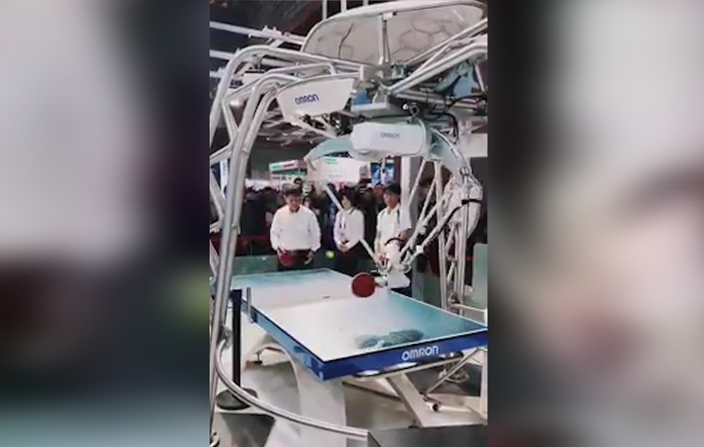 Chinesische Roboter spielen Tennis und bauen Autos