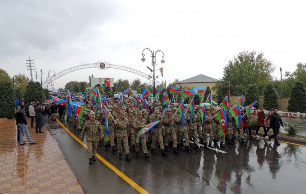 Füzulidə keçirilən “Bayraq yürüşü”ndə minlərlə insan iştirak edib