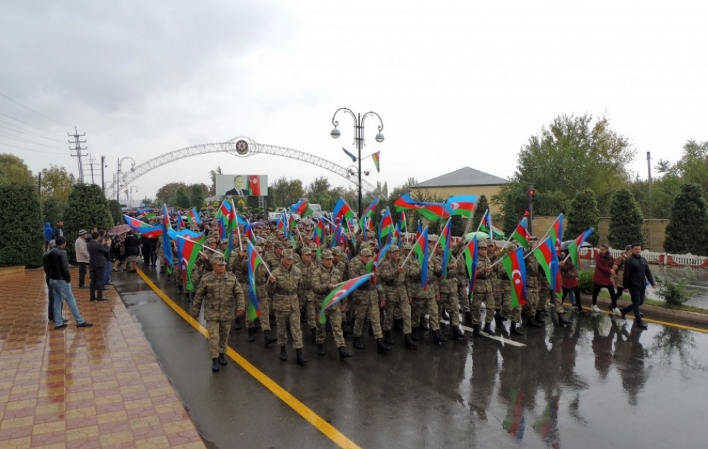 Des milliers de personnes ont participé à la Marche du drapeau à Fuzouli