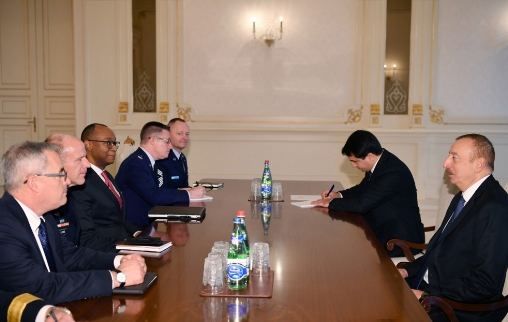 Le président Ilham Aliyev reçoit une délégation menée par le commandant du Commandement de transport américain