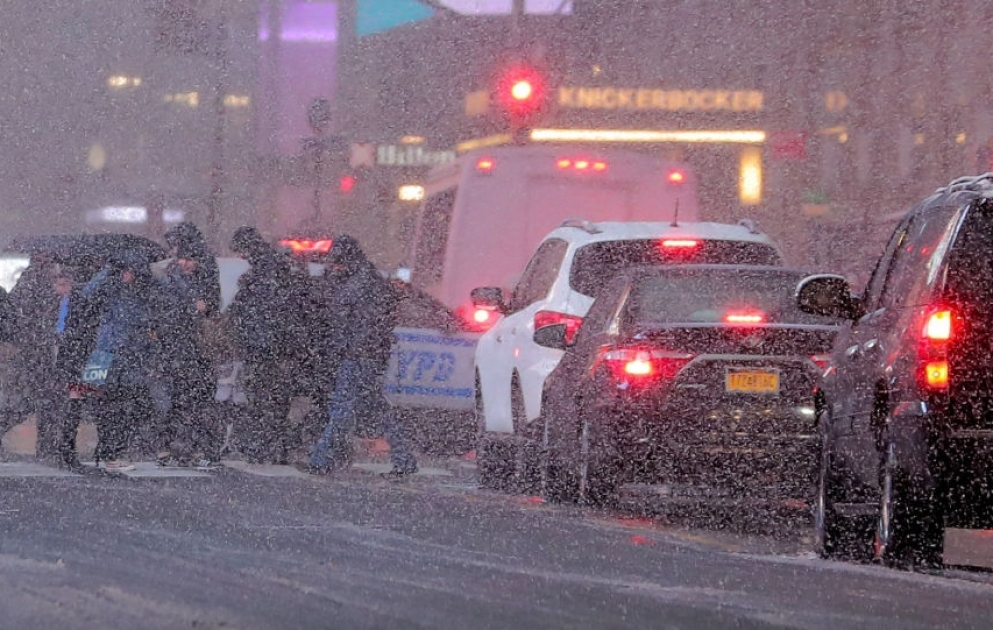 La neige paralyse la vie à New York