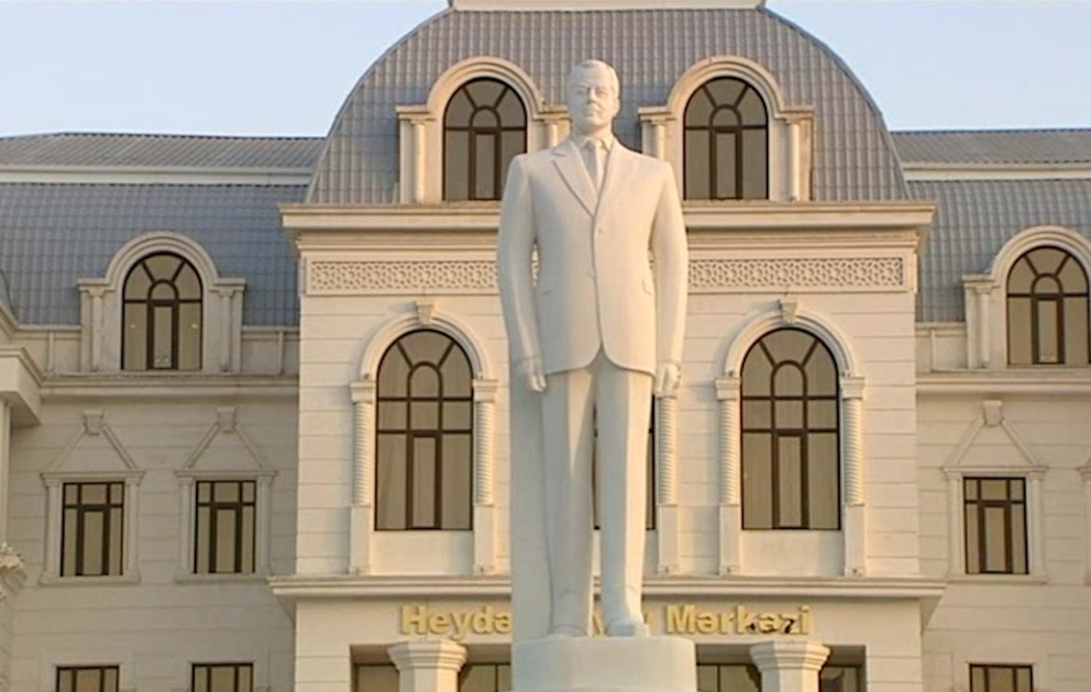 Präsident Ilham Aliyev zu Besuch in Sumgayit