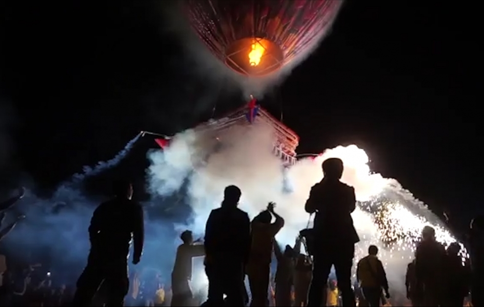 Exploding hot air balloon injures revellers at Festival in Myanmar