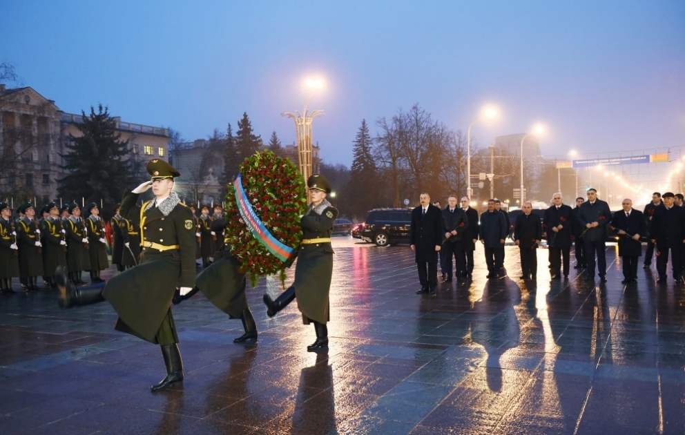 Prezident İlham Əliyev Minskdə “Qələbə” meydanını ziyarət edib
