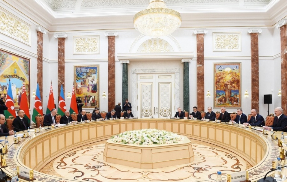 Azerbaijani, Belarus presidents held expanded meeting