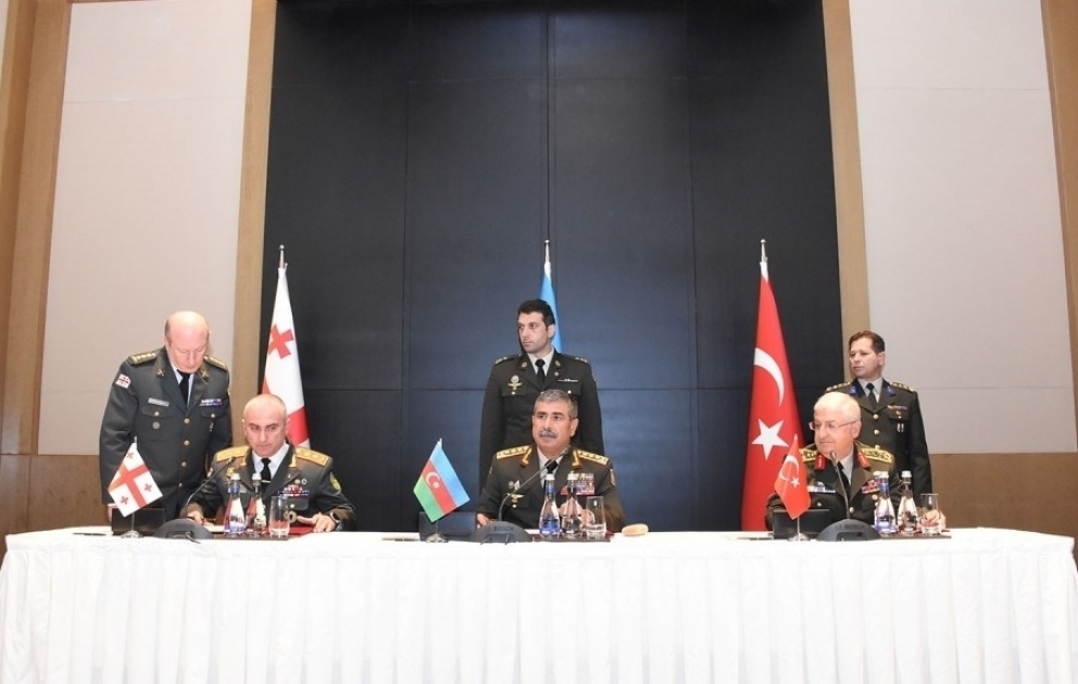 Azərbaycanın müdafiə nazirinin, Türkiyənin və Gürcüstanın Baş Qərargah rəislərinin üçtərəfli görüşünün yekunlarına dair protokol imzalanıb