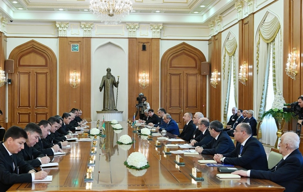 Azerbaijani, Turkmen presidents held expanded meeting