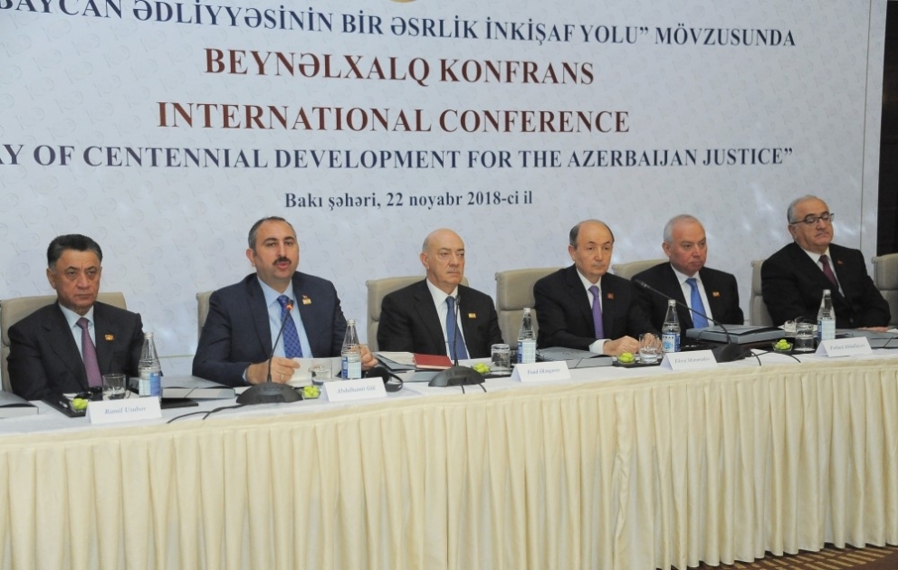 Internationale Konferenz zum Thema "Ein hundertjähriger Entwicklungsweg der aserbaidschanischen Justiz" in Baku