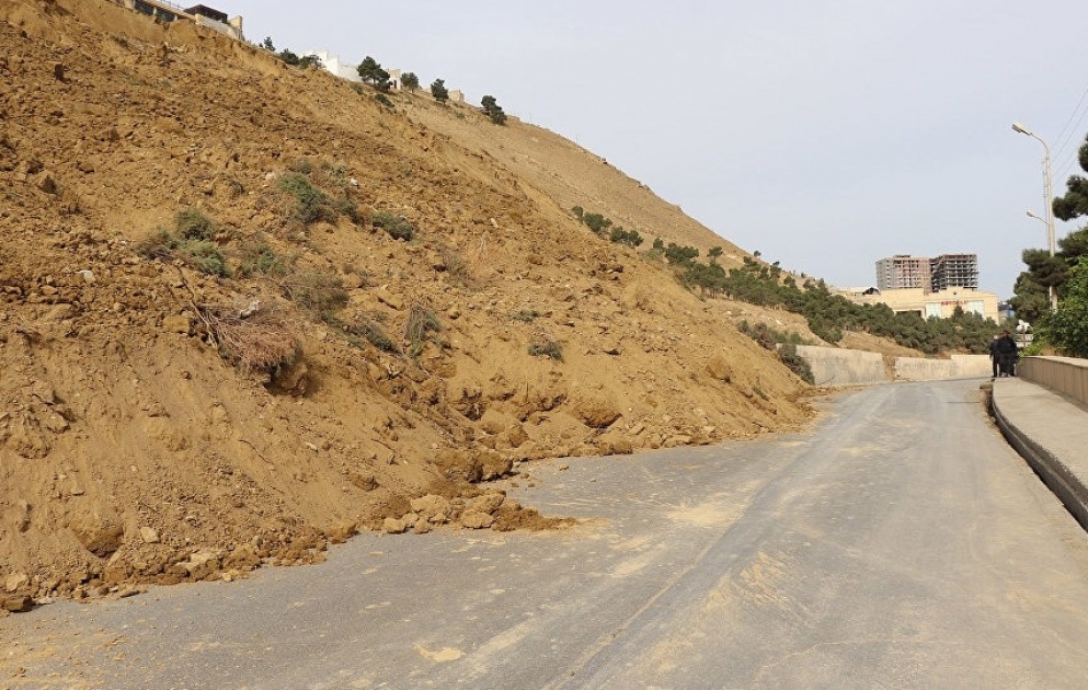 Badamdar sürüşmə sahəsində yeni çatlar yaranıb