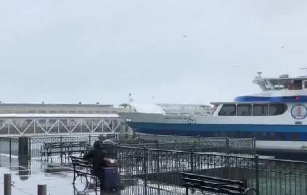Un ferry fonce un pont en Californie, il y a des blessés
